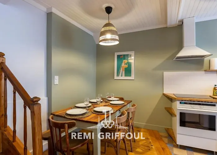 Dom wakacyjny La Maison D'a Cote Charming & Family-friendly 6 Guests